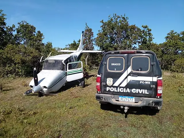Avião usado por bandidos para carregar cocaína é apreendido em MS