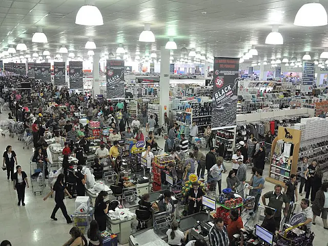 Black Friday Fronteira atrai milhares ao Shopping China