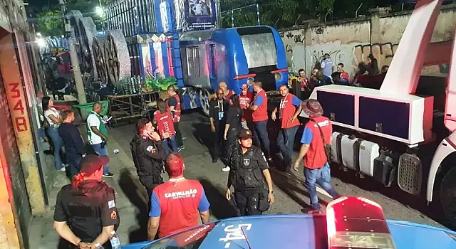 Menina fica gravemente ferida em acidente com carro alegórico no Rio