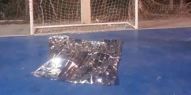 Menino de 9 anos morre após trave de quadra de esportes cair sobre ele em Corumbá