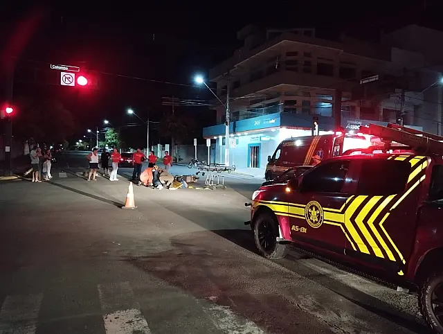 Motociclista fica em estado grave após colisão com carreta em Corumbá