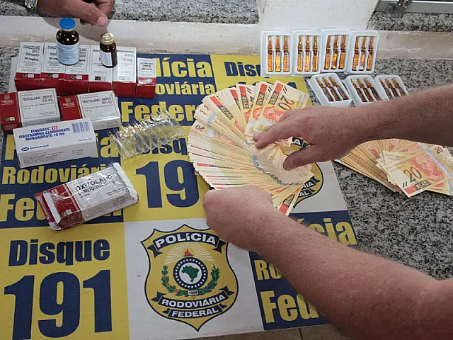 PRF apreende cédulas falsas e medicamentos na BR-163
