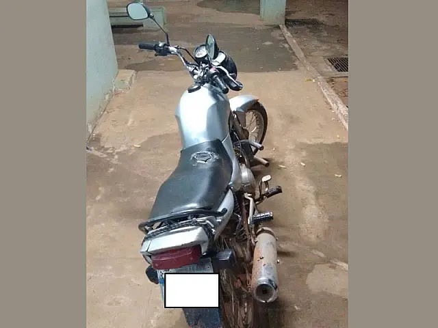 Dupla de moto ultrapassa viatura da PM de Aquidauana, acelera 'fundo' e acaba detida