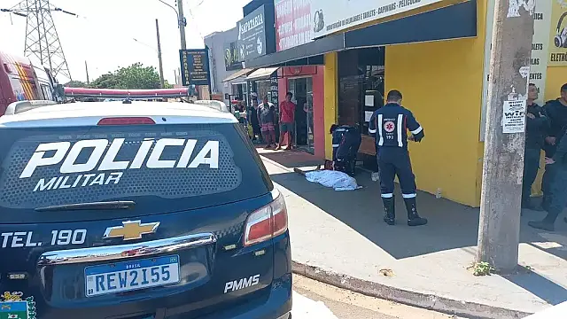 Populares encontram usuário de drogas morto em calçada