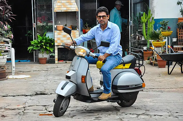 Aquidauanense percorre mais de 1 mil km sobre as duas rodas de Vespa