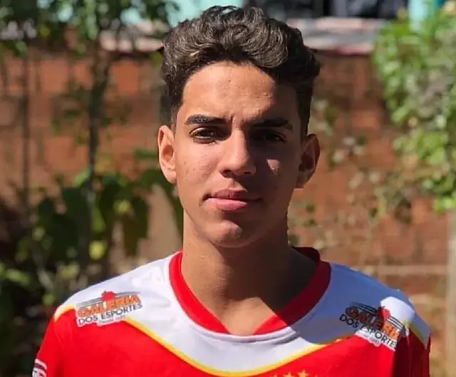 Jogador teria sido morto com tiros e serra elétrica por namorado e jovem