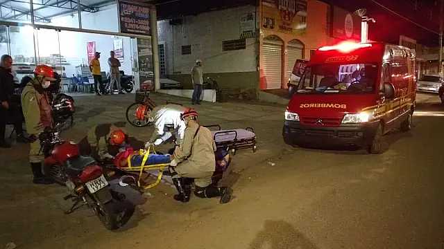 Colisão entre moto e bicicleta deixa dois feridos e mobiliza Corpo de Bombeiros