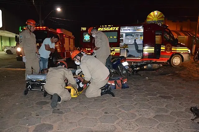 Acidente termina com dois motociclistas feridos no centro de Aquidauana