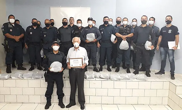Policiais de Bonito ganham fardamento de ex-prefeito da cidade