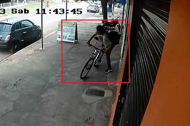 Câmeras de Segurança flagram furto de bicicleta no centro de Anastácio