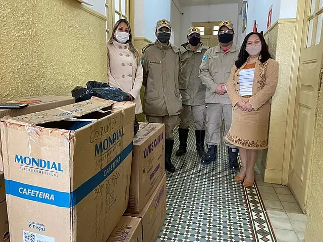 Corpo de Bombeiros realiza a entrega das doações da Campanha do Agasalho 2021