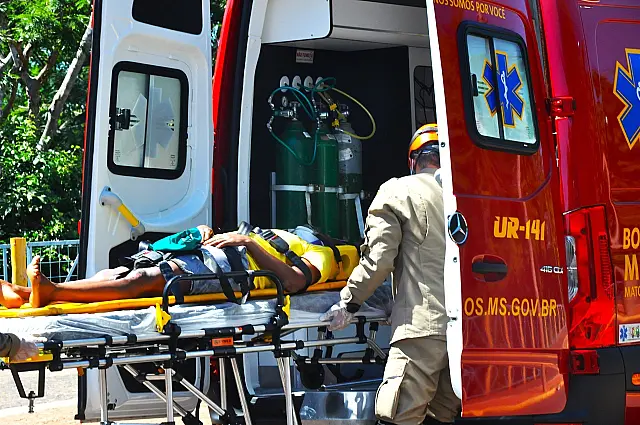 Motociclista sofre ferimento em colisão contra carro no Nova Aquidauana