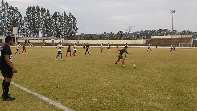Cena goleia Conquista e se classifica para a decisão contra o Seduc
