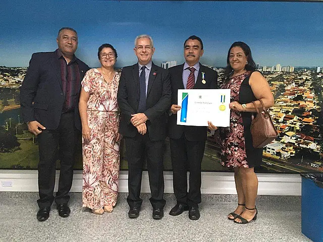 Felipe Orro concede comenda histórica a capitão do Exército de Aquidauana
