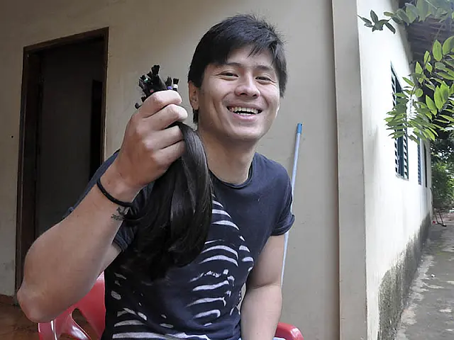 Jovem de Aquidauana corta cabelo para doar ao Hospital de Câncer