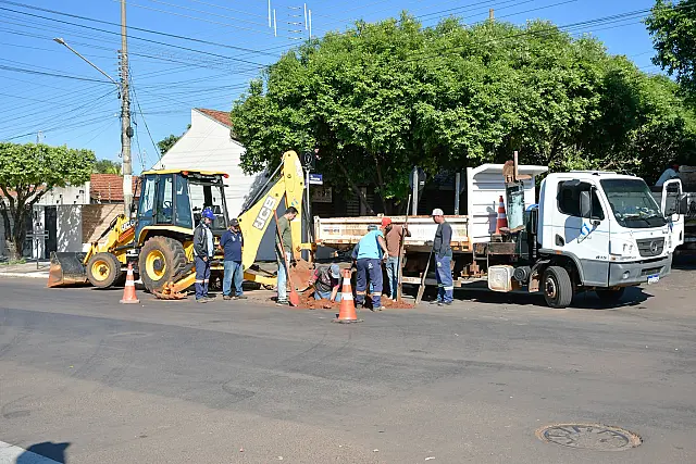 Ação conjunta em Aquidauana recupera pavimentação na Rua dos Ferroviários