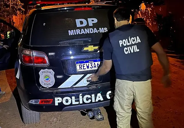 Embriagado, homem invade casa da ex e ameaça agredir filho e moradora