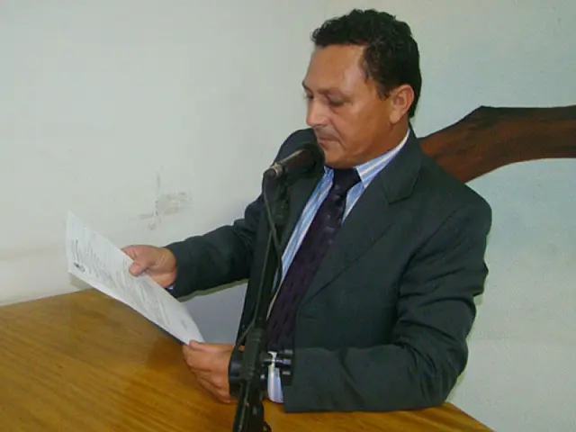 Tião Sereia busca, junto à Prefeitura, limpeza de vilas