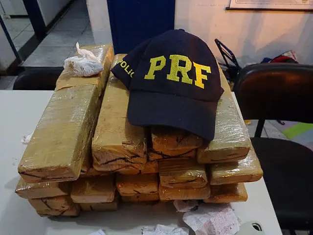 Jovem é preso com 19,7 quilos de maconha em ônibus