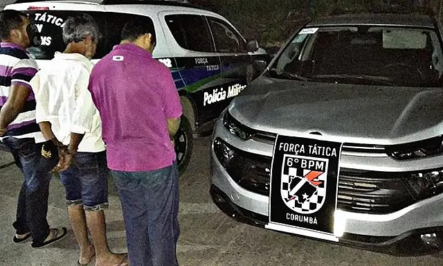 Quatro pessoas da mesma família são presas ao tentar levar carro roubado para a Bolívia