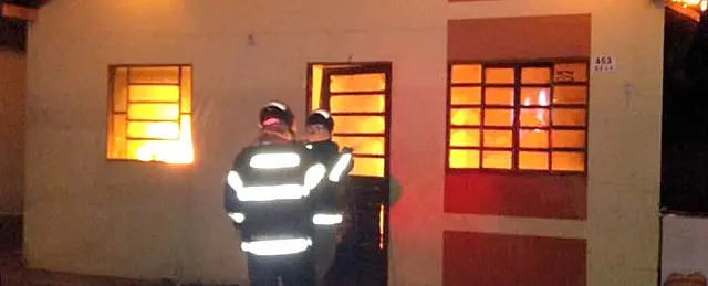Incêndio em residência do Cristo Rei mobiliza Corpo de Bombeiros durante a madrugada
