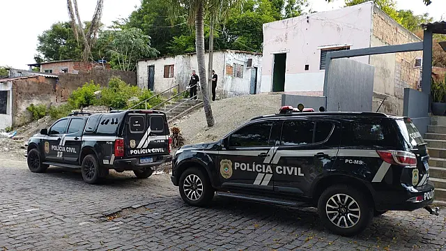 Polícia realiza buscas e apreensões em casa de suspeitos de assassinato em Corumbá