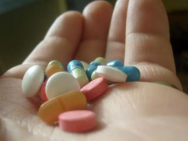 Homem alérgico passa mal ao usar medicamento e pede ajuda em mercado