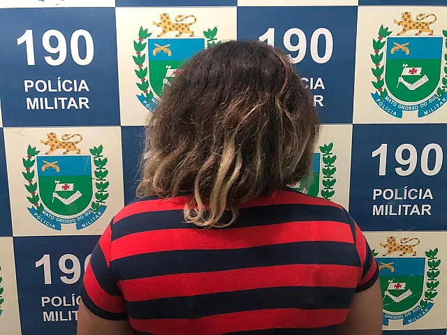 Getam prende suspeita de tráfico com duas porções de maconha e R$ 463