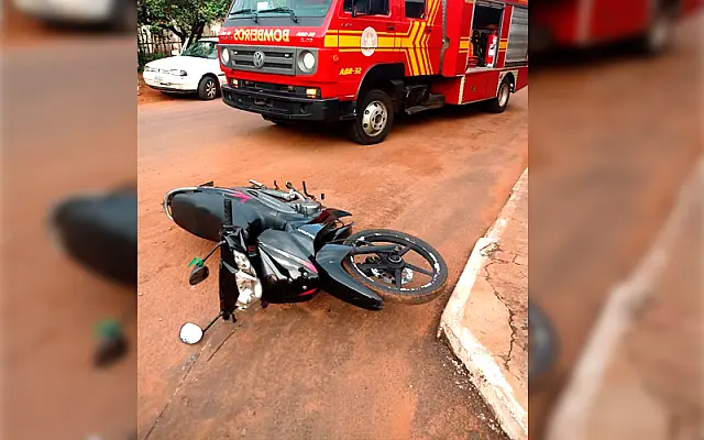 Acidente entre moto e bicicleta deixa jovem de 19 anos ferida no Santa Terezinha