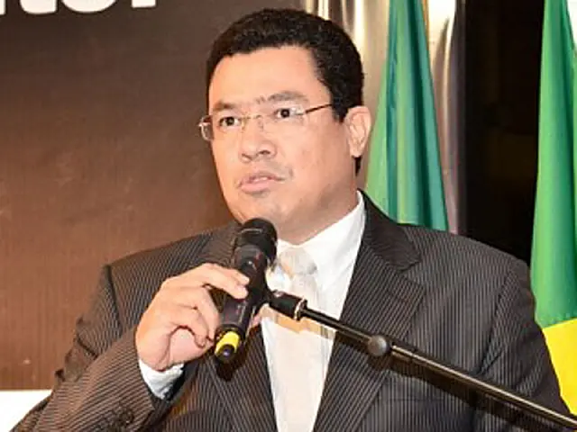 Durante posse na Assomasul, Douglas garante autonomia municipalista