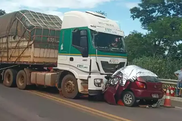 Homem é esmagado por carreta na BR-163