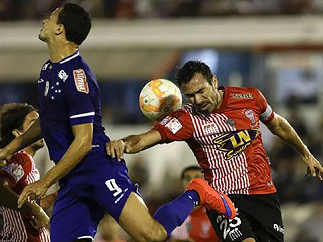 Cruzeiro joga mal, perde para Huracán e decide vaga às oitavas no Mineirão