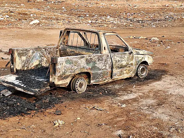 Incêndio destrói carro no lixão de Aquidauana