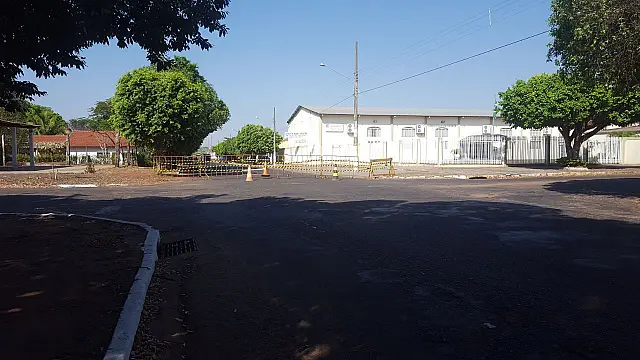 Obra de esgoto deve liberar Rua dos Ferroviários ainda ainda nesta terça-feira