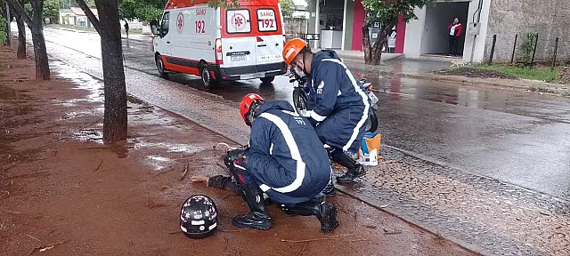 Motociclista fica ferida após queda de moto em Aquidauana