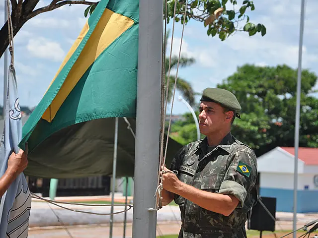9º BE Cmb realiza cerimônia comemorativa ao Dia da Bandeira