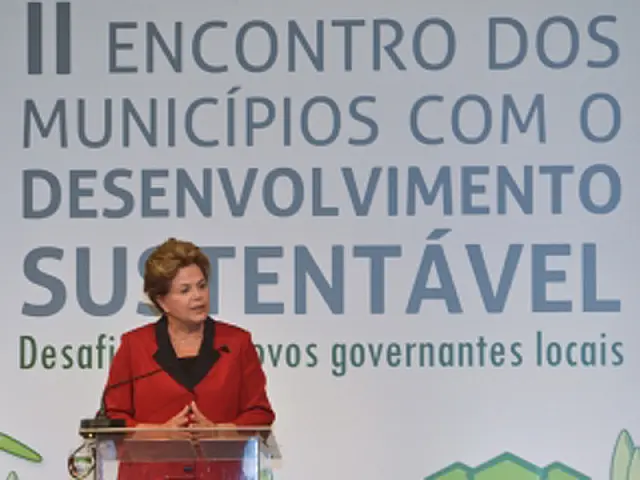 Desoneração da folha de pagamento é forma de manter o nível de emprego, diz Dilma