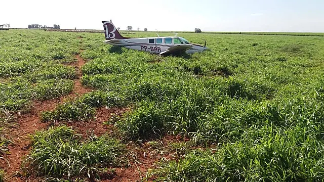 Polícia Civil apreende aeronave carregada de droga e fuzis em MS
