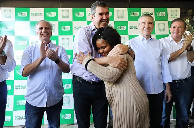 Eduardo Riedel dá largada à entrega de habilitações