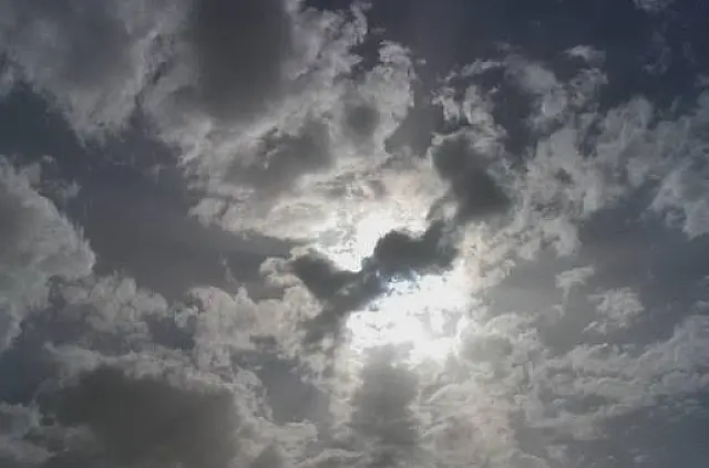 Céu nublado e encoberto com pancadas de chuva em Aquidauana e região