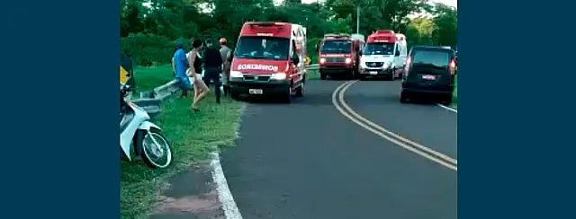 Vídeo: Mulheres são resgatadas após acidente na curva da Morte em Camisão