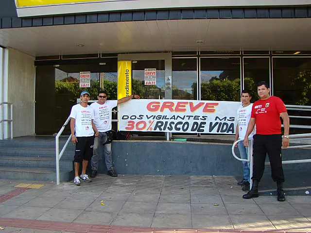 Vigilantes de agências bancárias fazem protesto em Aquidauana