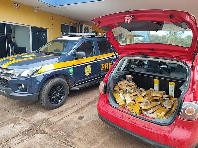 PRF apreende 98,3 kg de maconha na BR-262