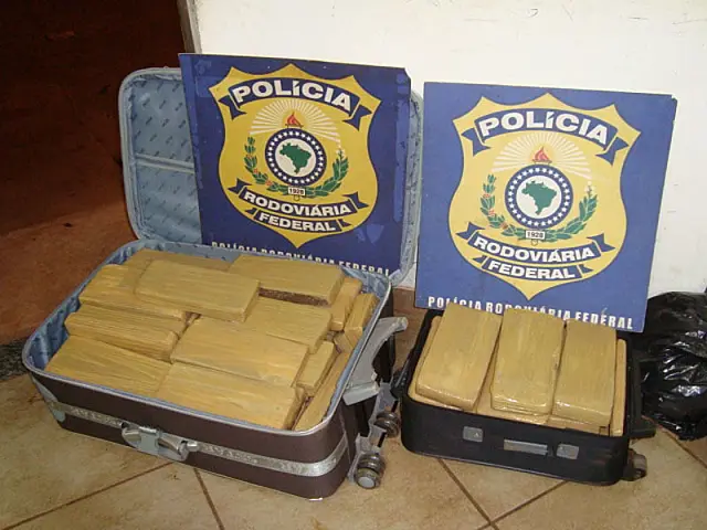 Passageiro é preso com maconha escondida em mala