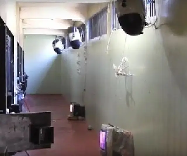 Policiais apontam péssima estrutura de trabalho enquanto detentos têm climatizadores