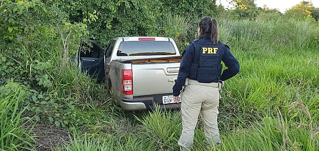 PRF apreende 1,7 tonelada de maconha em caminhonete roubada