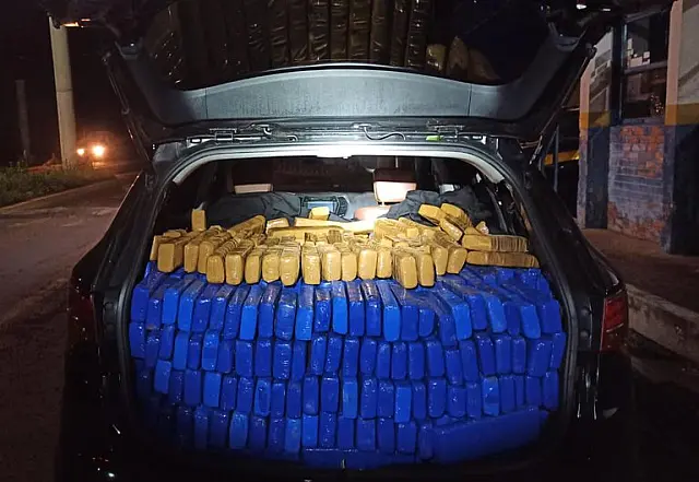 Carro roubado é recuperado em Ivinhema com 976 kg de maconha