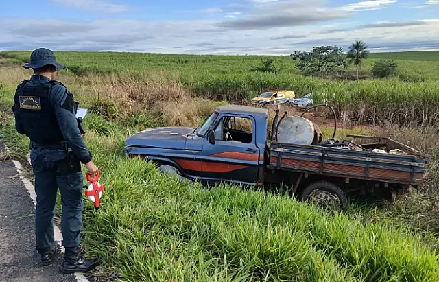 Jovem é arremessado de caminhonete após acidente na MS-141 de Ivinhema