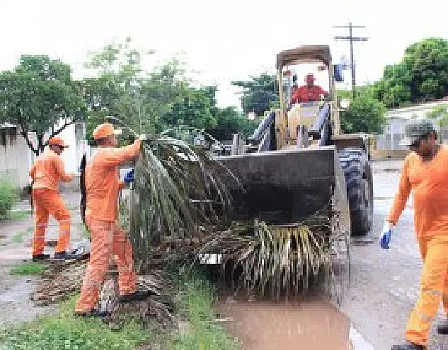 Prefeitura intensifica coleta de galhos em bairros de Corumbá