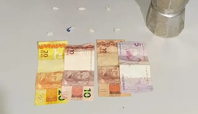 Homem vendendo cocaína é preso pela Força Tática